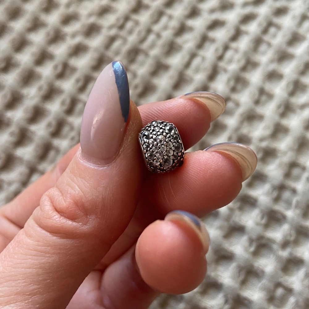 Besutiful stones pandora charm